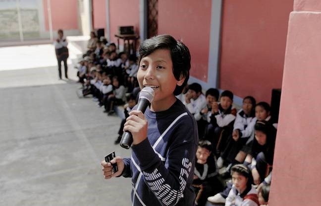 José Adolfo, un Péruvien, a monté à l'âge de 7 ans une banque pour enfants qui leur propose de récolter cartons et plastique. Le documentaire Demain est à nous raconte son parcours